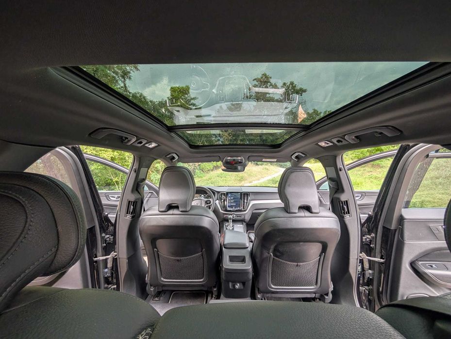Volvo XC60 D4 AWD 190 CP 2019 | Panoramic | HUD | Pilot Assist | ACC | Cârlig Electric
