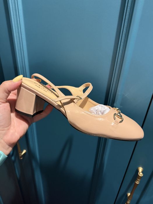 Босоножки нюдовые Gucci