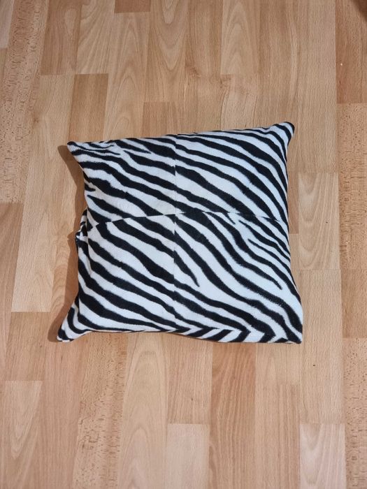 Husa de perna 37 x 37 cm cu fermoar animal print zebra - lavabila