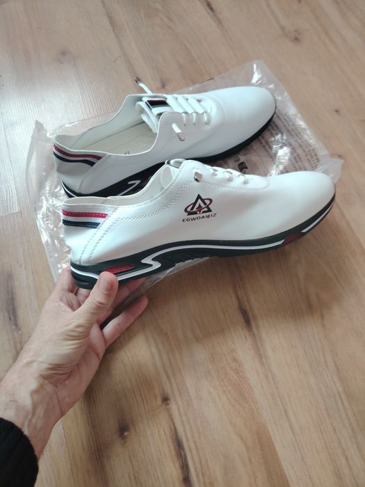 Мъжки обувки  за неформални поводи.