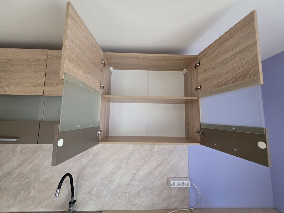 Кухня с вградена печка с фурна