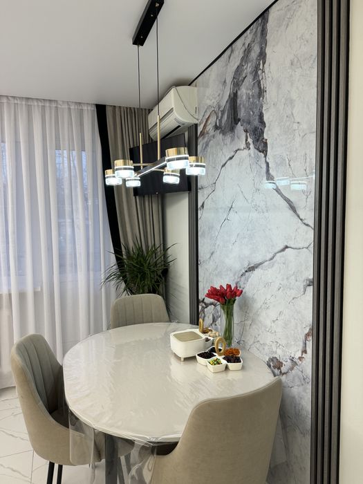 Стол и 6 стульев за 150000