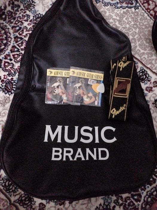 Gitara sotiladi narxi 1 mln qiziqqanla bo'lsa kelishamiz