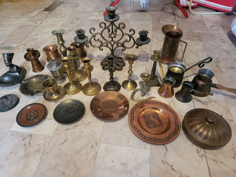 Свещници, тамянници, пепелници от бронз и месинг