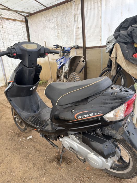 скутер Razzo 50cc 4Т