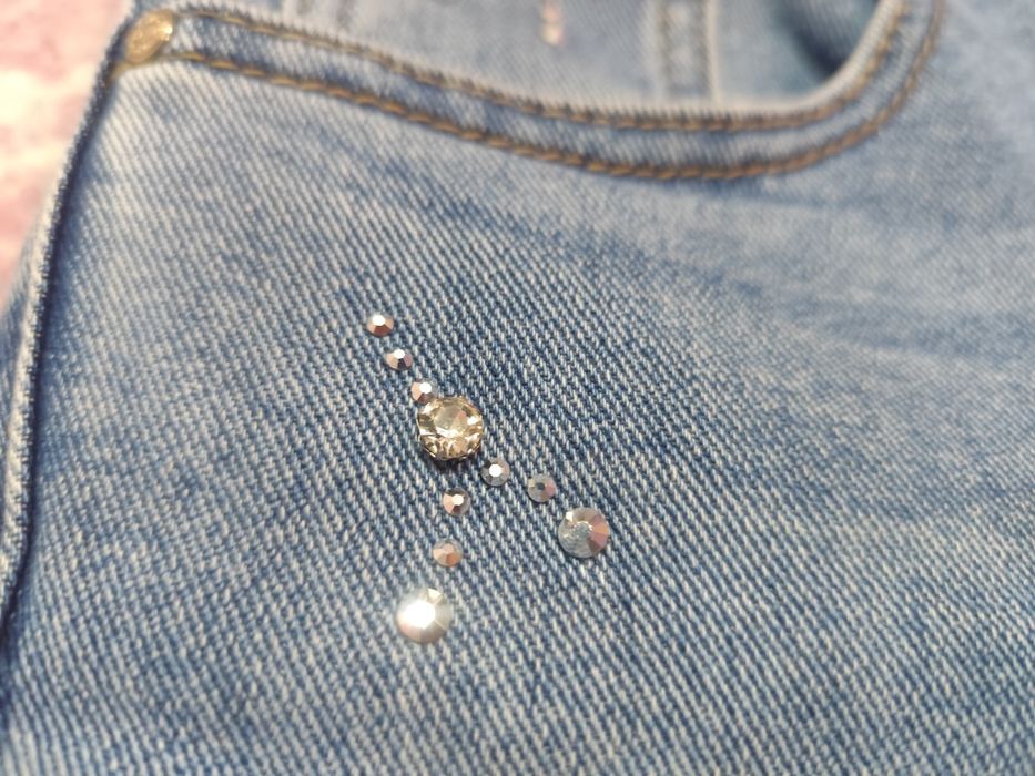 Дънки с камъчета