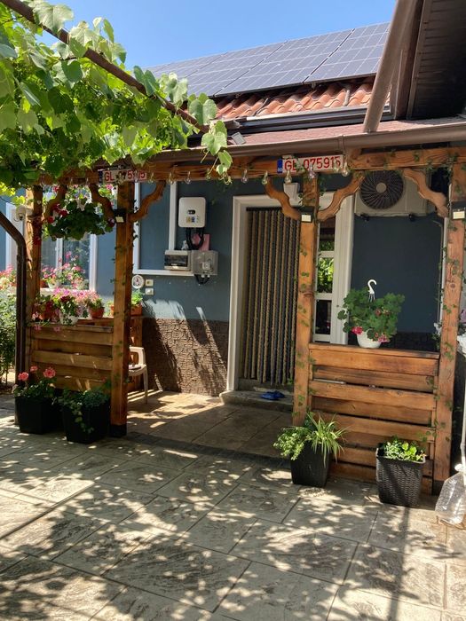 Vând casa tecuci satul nou