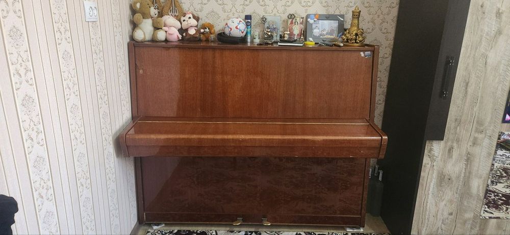 Пианино Красный Октябрь