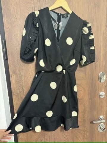 Rochie AX Paris primavara cu buline si volane