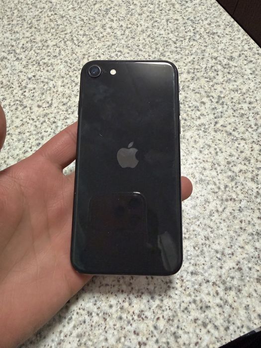 iphone SE 128 гб акб 83%