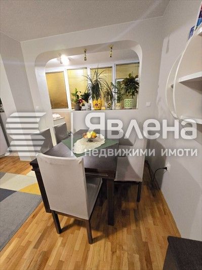 Явлена предлага за продажба един прекрасен, просто