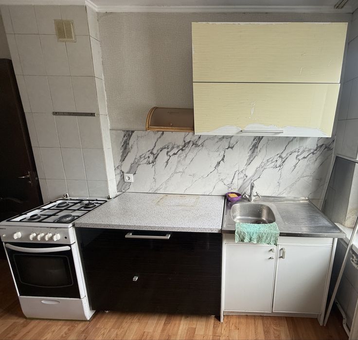 Кухонный гарнитур, кухня с плитой