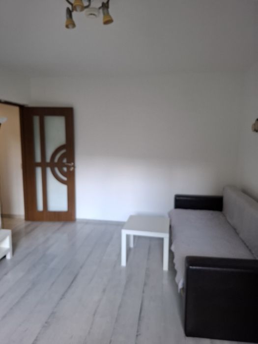 De închiriat apartament cu 3 camere