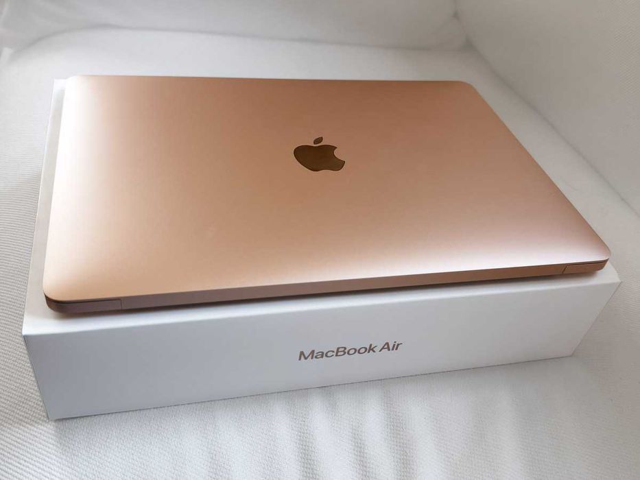Vand MacBook Air 13" Gold (M1, 256 GB SSD, 8 GB RAM) in stare impecabila
