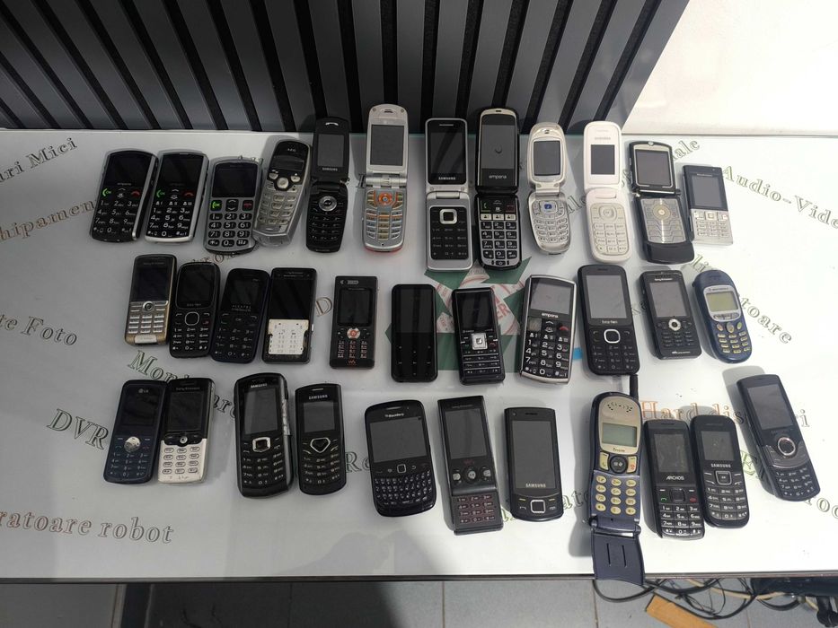 Lot Telefoane Mobile Diverse - 34 Bucăți LOT10