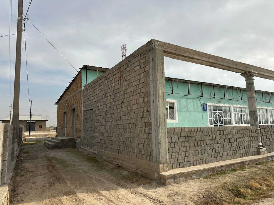 СРОЧНО  Чойхона сотилади  катта майдони билан Сув, свет, газ бор