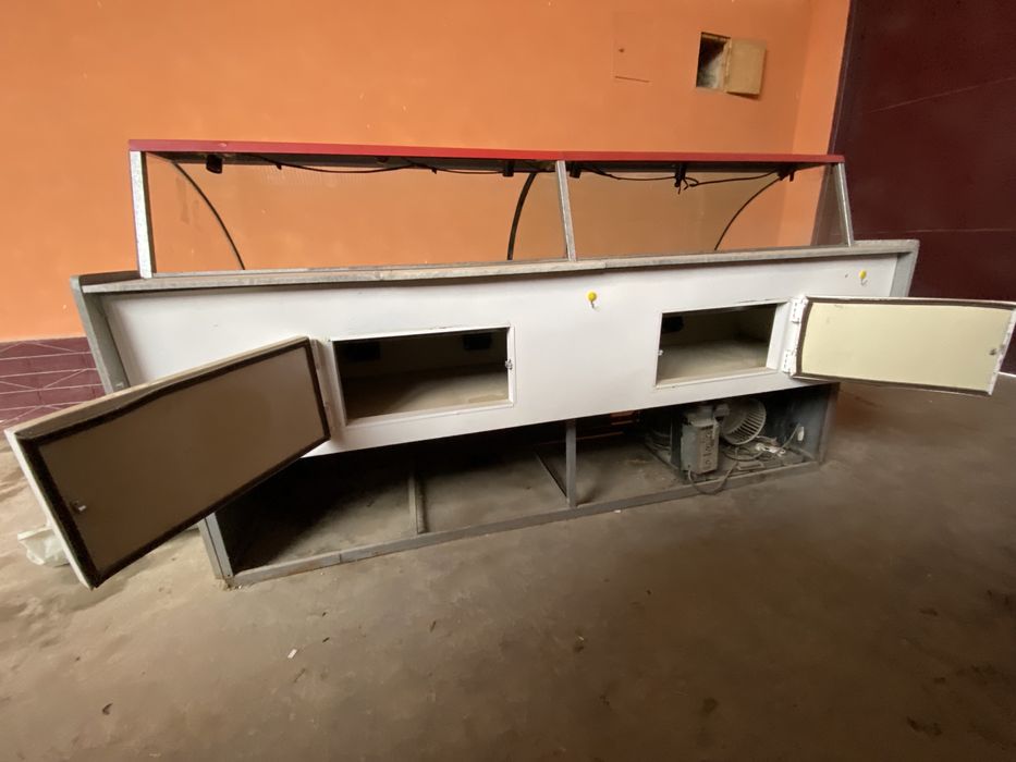 Витрина холодилник