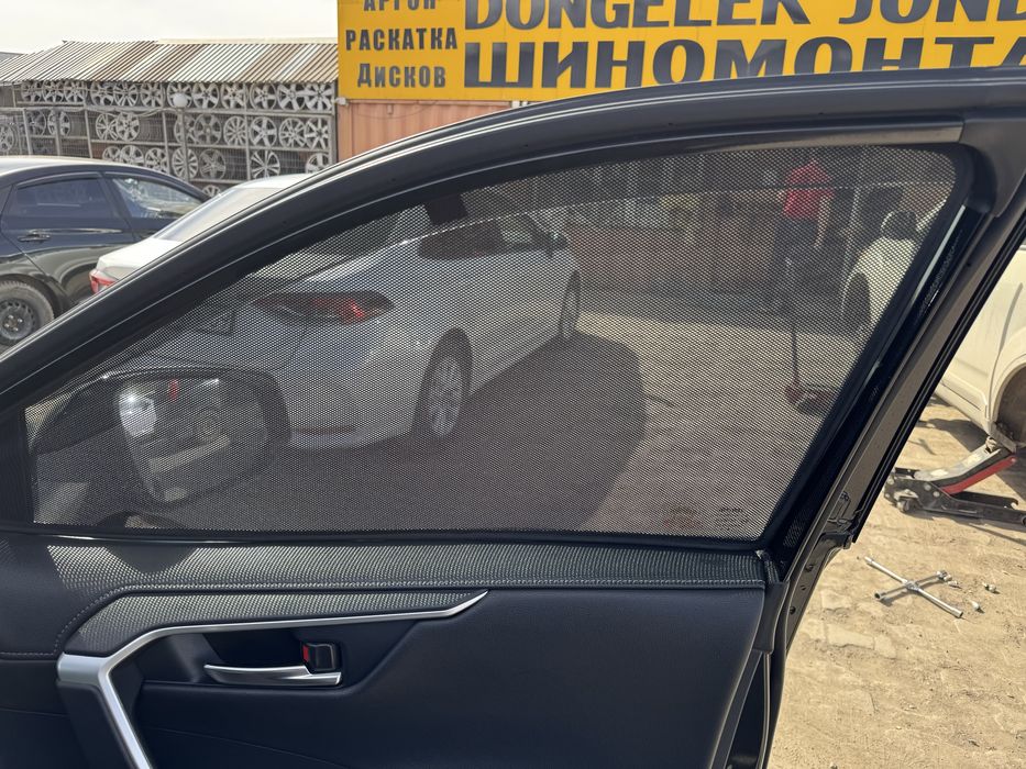 Передние шторки RAV-4!