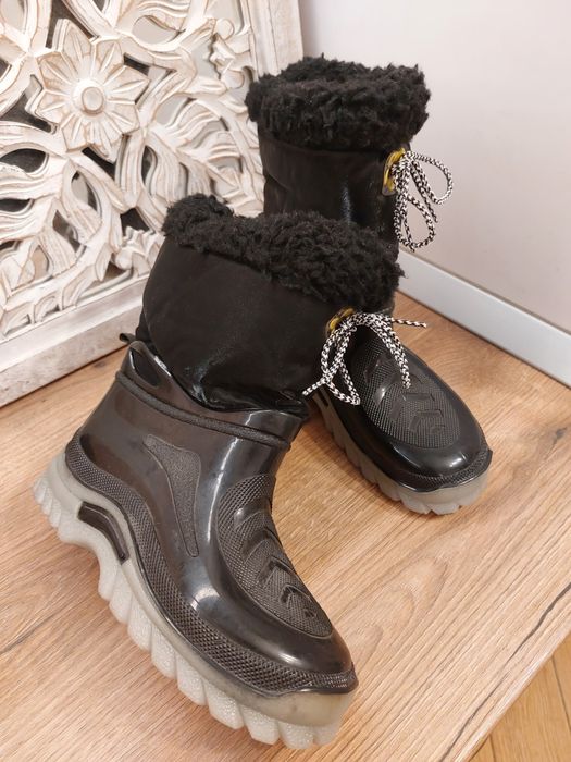 Cizme impermeabile mărime 33, îmblănite.