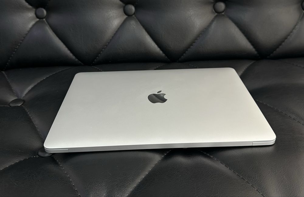Apple MacBook Pro M1 2020 года в идеальном состояние