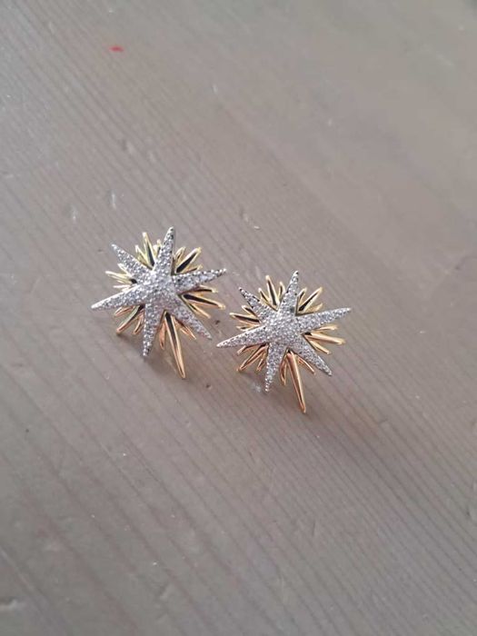 Елегантен комплект от обеци и колие със звезди