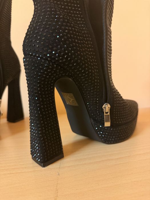 Високи обувки на ток