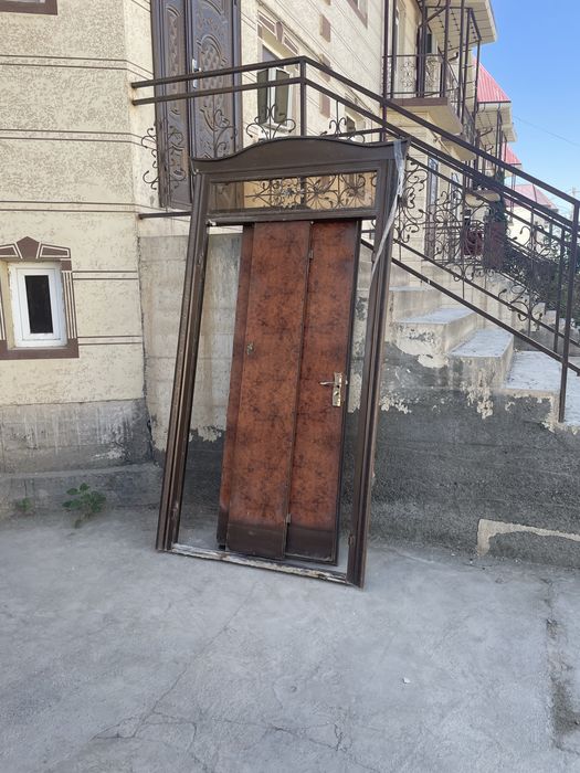 eshik 240\120 sotiladi