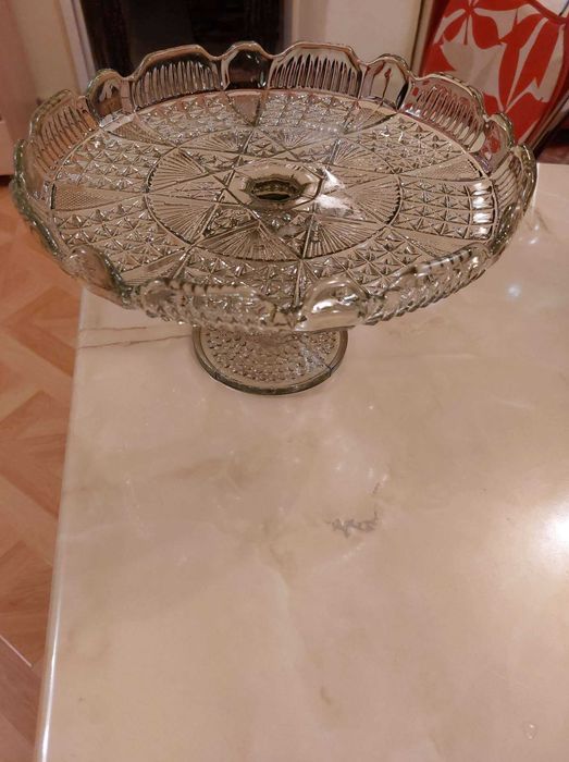 Fructiera , platou tort , din sticla