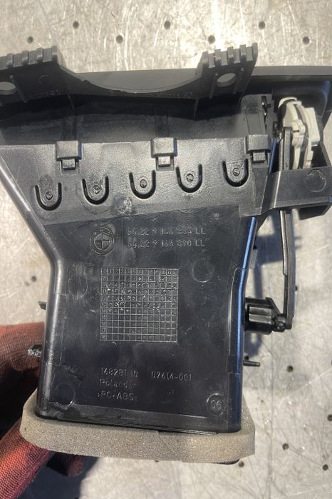 Grila ventilatie bord dreapta F5929190203 BMW Seria 5 F10