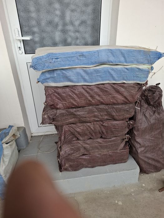 Продаётся банки разные литра 1  0,50