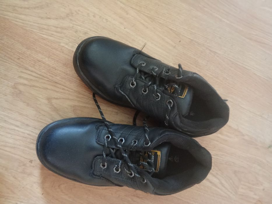 Обувки с метално бомбе 39 номер