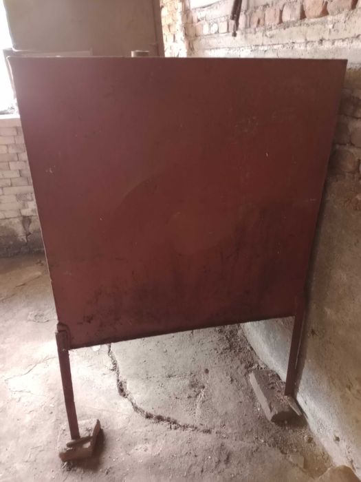 Продавам метална цистерна за гориво