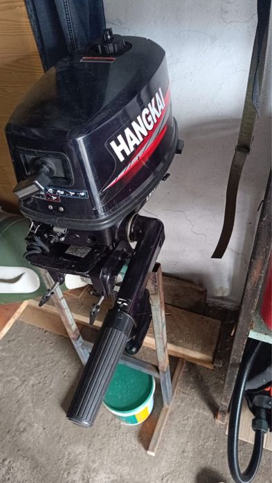 Лодка с мотором.