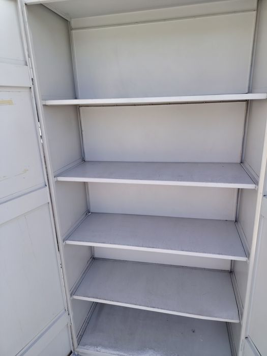 Dulap metalic -fiset