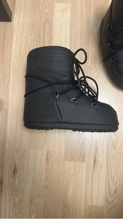 Moon boots нови черни боти с кутия.