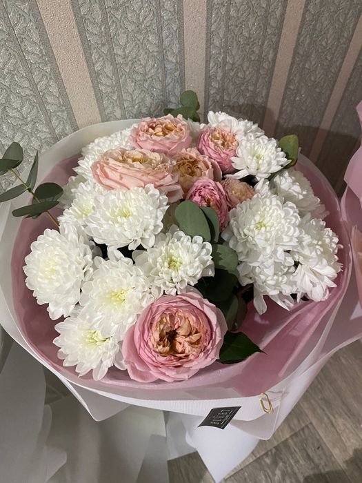 Продам 2 Букета цветов срочно