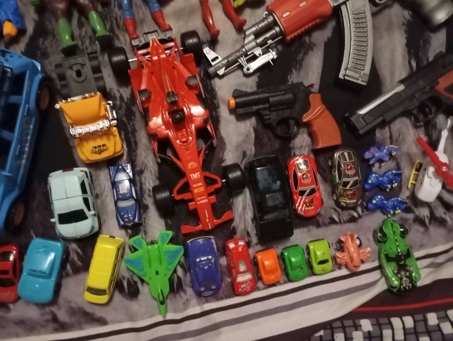 Продам игрушки для мальчика