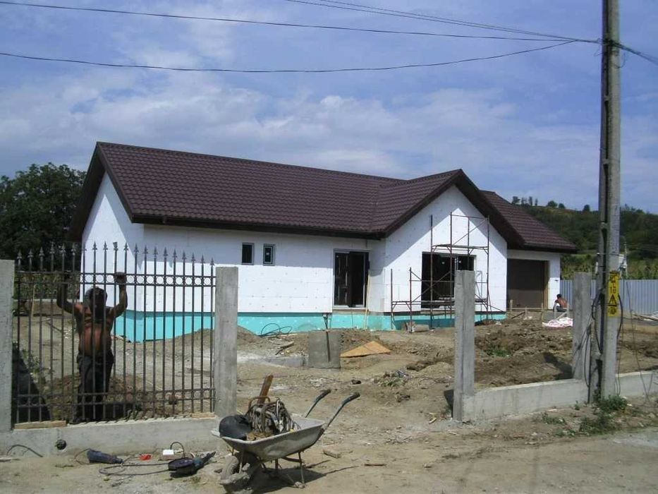 Vand case pe structura din lemn