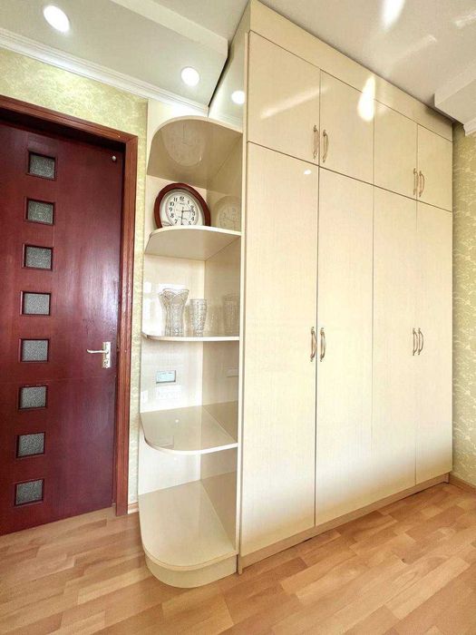 Продает 5 комнатная квартира (Своя)