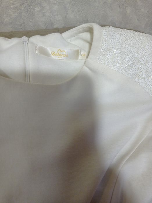 Платье белое для девочки. На 10-11 лет.