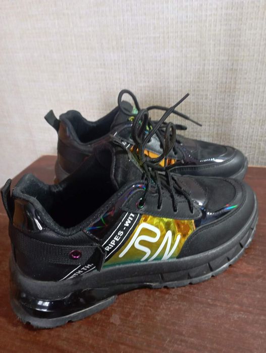 Кроссовки молодежка