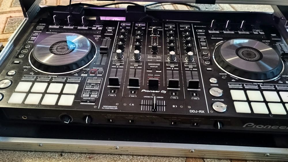 Consola Pioneer cu Rack Case si Soft Record Box