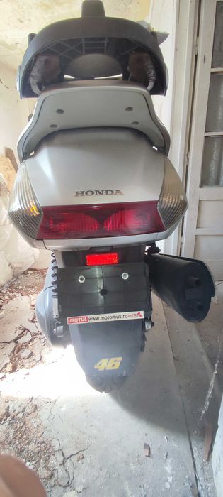 Honda Silverwing 600 pt. piese sau restaurat