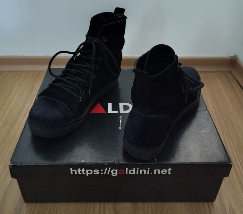 Продавам Ботуши и боти Естествена кожа