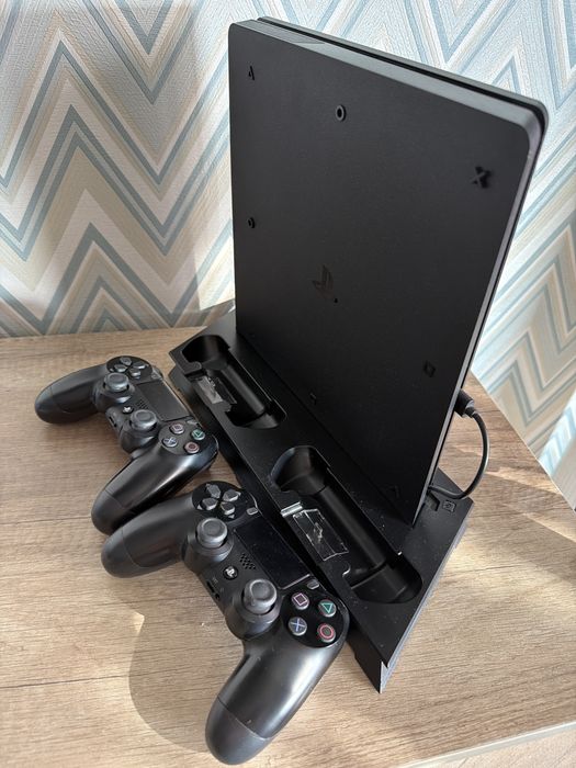 Plastation slim PS4