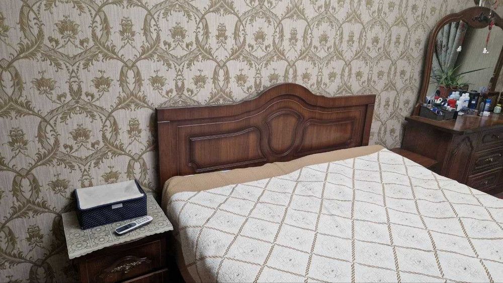 Продается спальный гарнитур