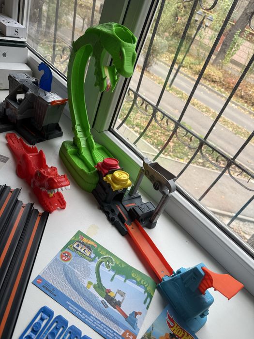 Треки hot wheels +доп детали, б/у