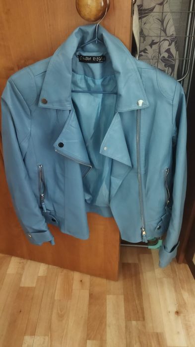 Продам куртки осенние