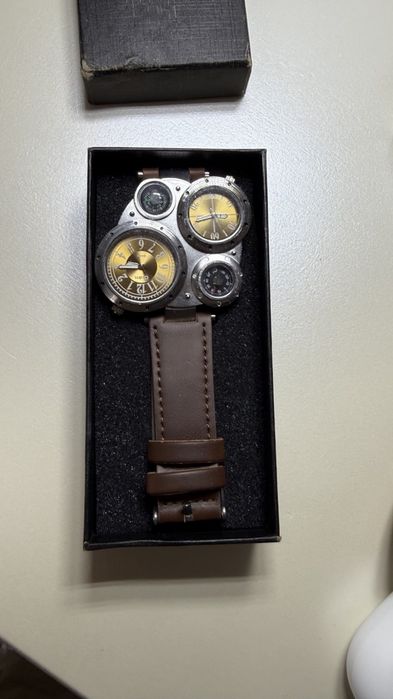 Стильные наручные часы кварцовые