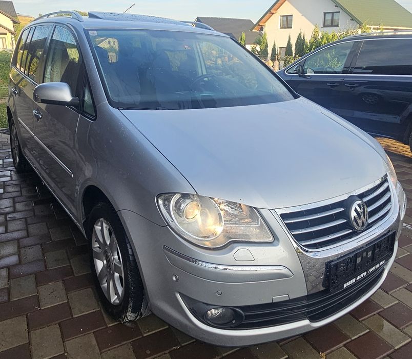 VOLKSWAGEN Touran